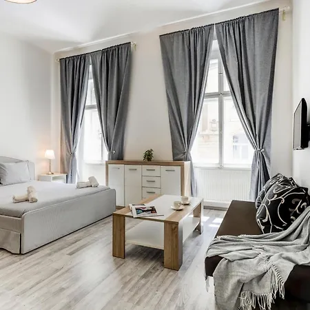 Wenceslas Square Cozy Modern * Prag