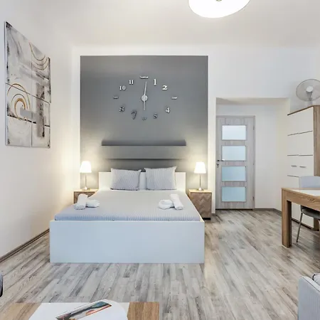 Wenceslas Square Cozy Modern * Prag